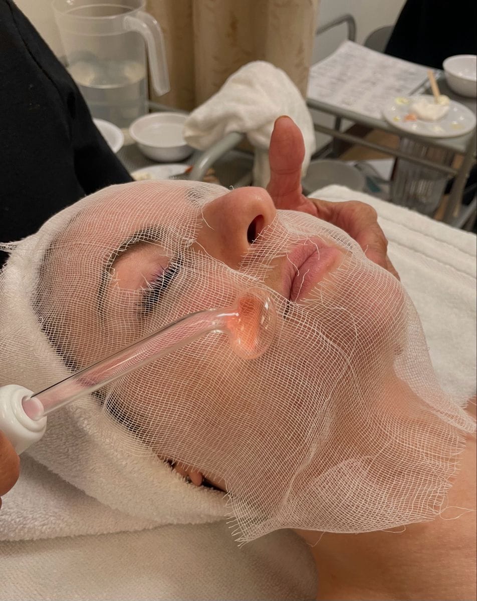 A Guide to Chemical Peels and Their Role in Brightening Skin and Reducing Imperfections